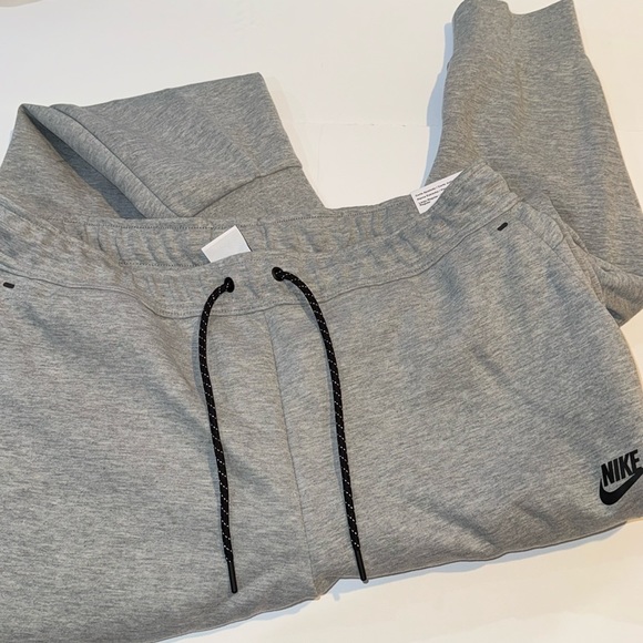 NEW Nike Tech Joggers - Picture 4 of 7